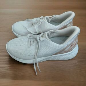 Kizik Athens White  Beige  Sneakers Lace Up Shoe Womens Size 8